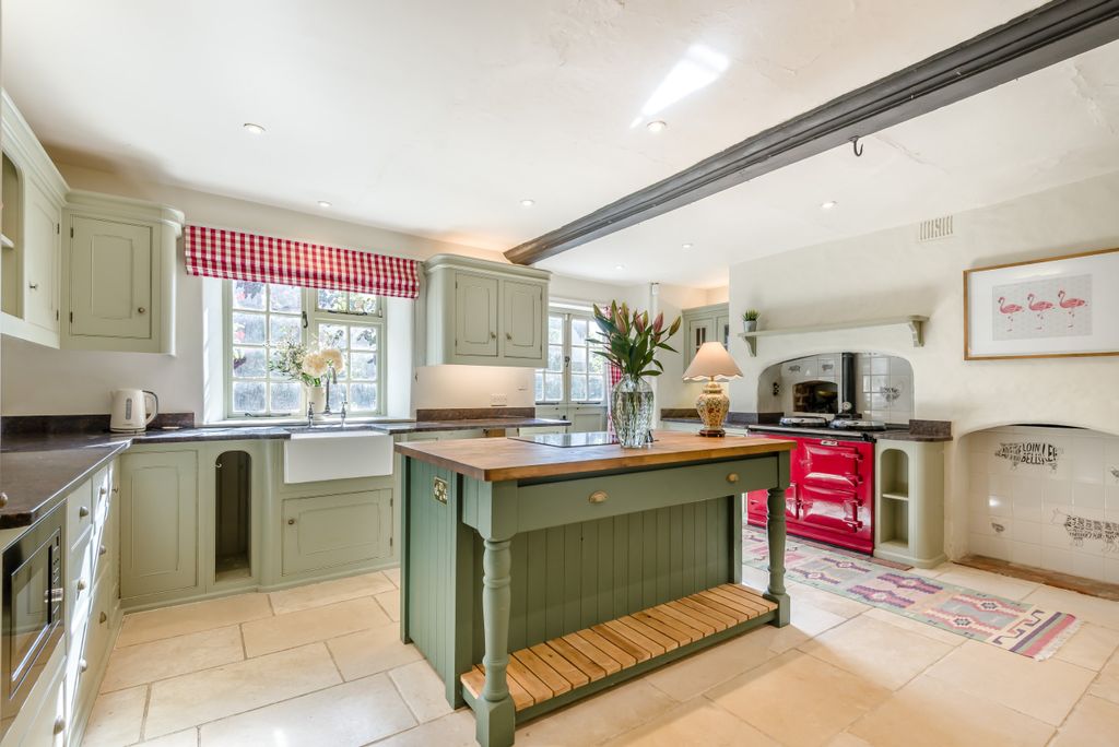 Property photo 2 of 18 Kitchen