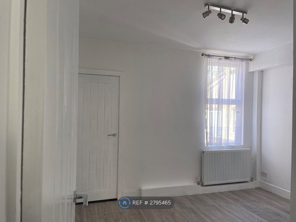 Property photo 3 of 11 Back Room