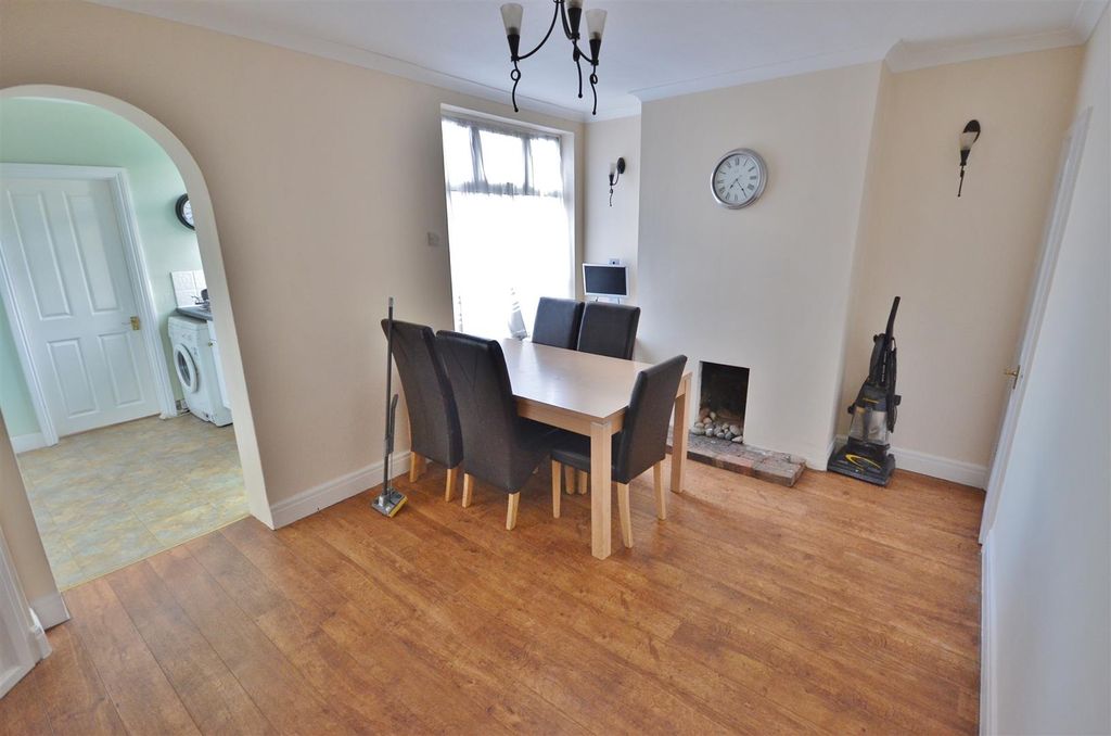 Property photo 3 of 9 Dining Room