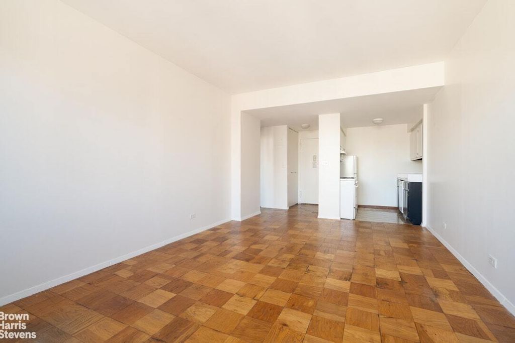 Property photo 3 of 12 <Alttext/>