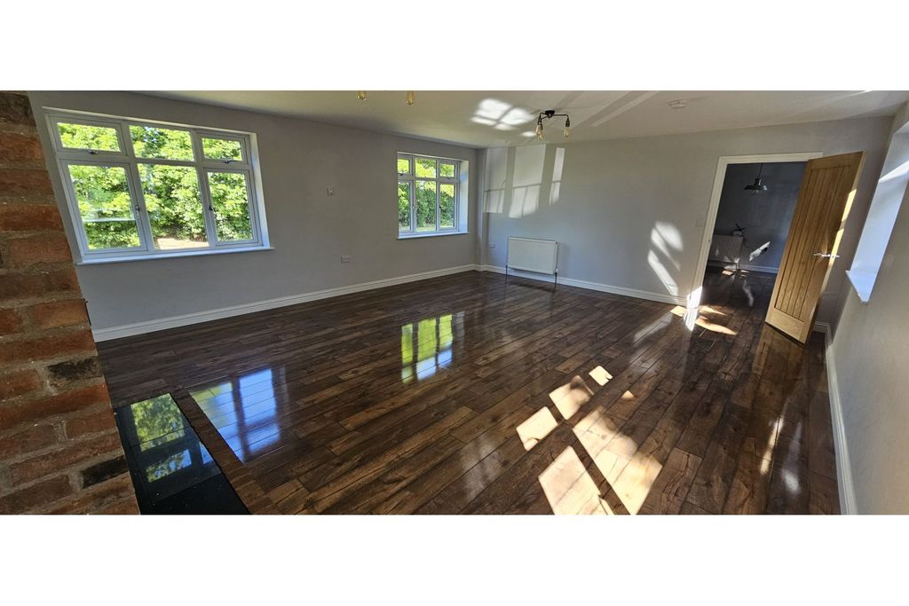 Property photo 3 of 21 Living Room