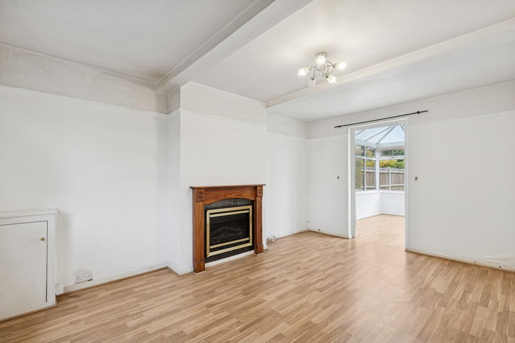 Property photo 2 of 18 5137772
