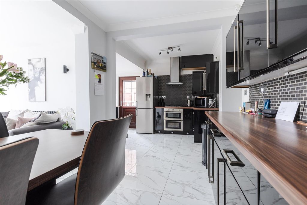 Property photo 2 of 18 Kitchen Diner