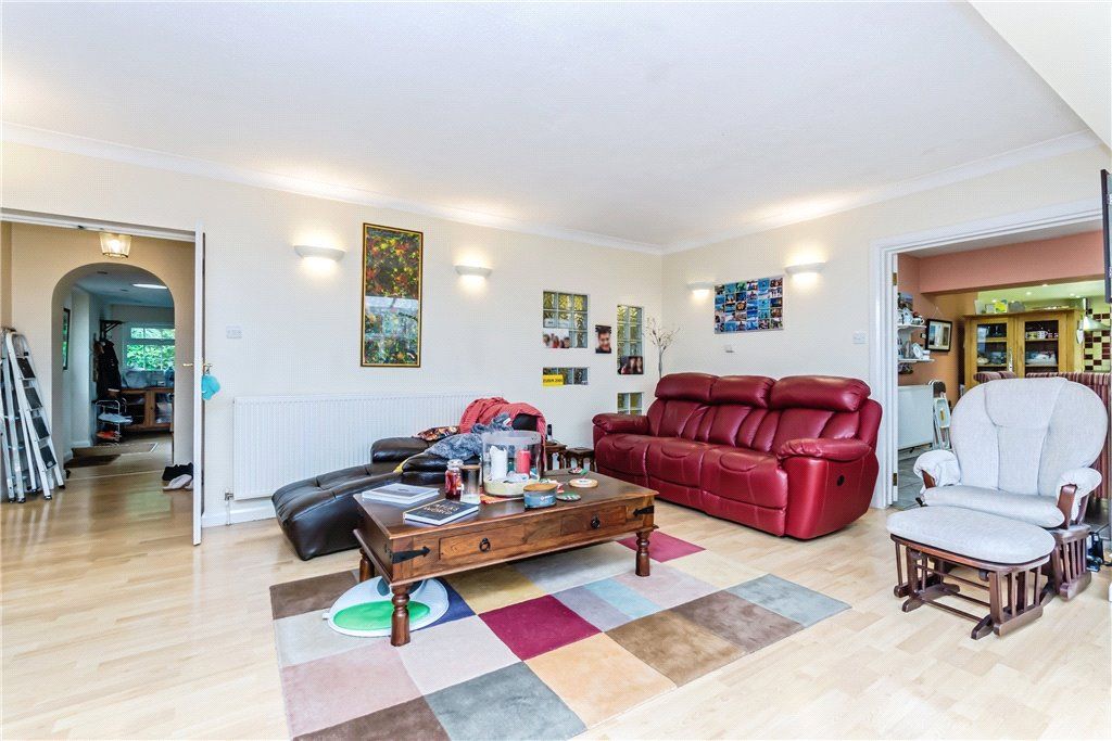 Property photo 3 of 19 Lounge