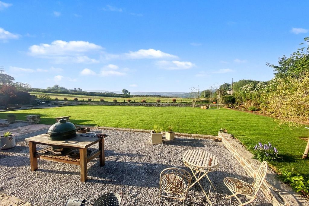 Property photo 2 of 31