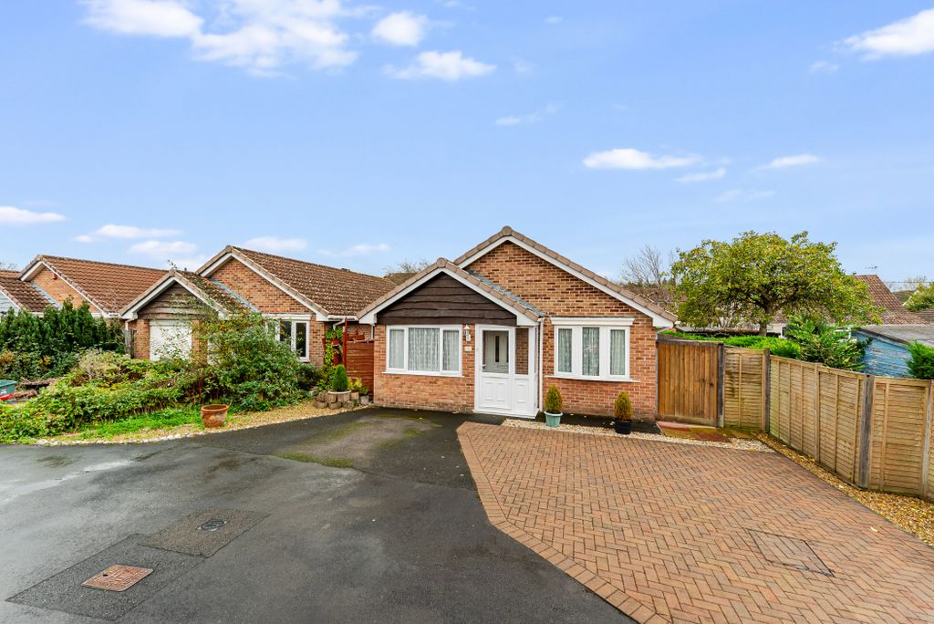 Property photo 1 of 17 2 Bed Detached Bungalow For Sale Willow Gardens, St. Georges, Weston S Mare Bs22 7Xd