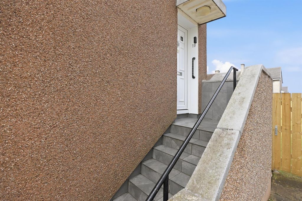 Property photo 3 of 32 4.Jpg