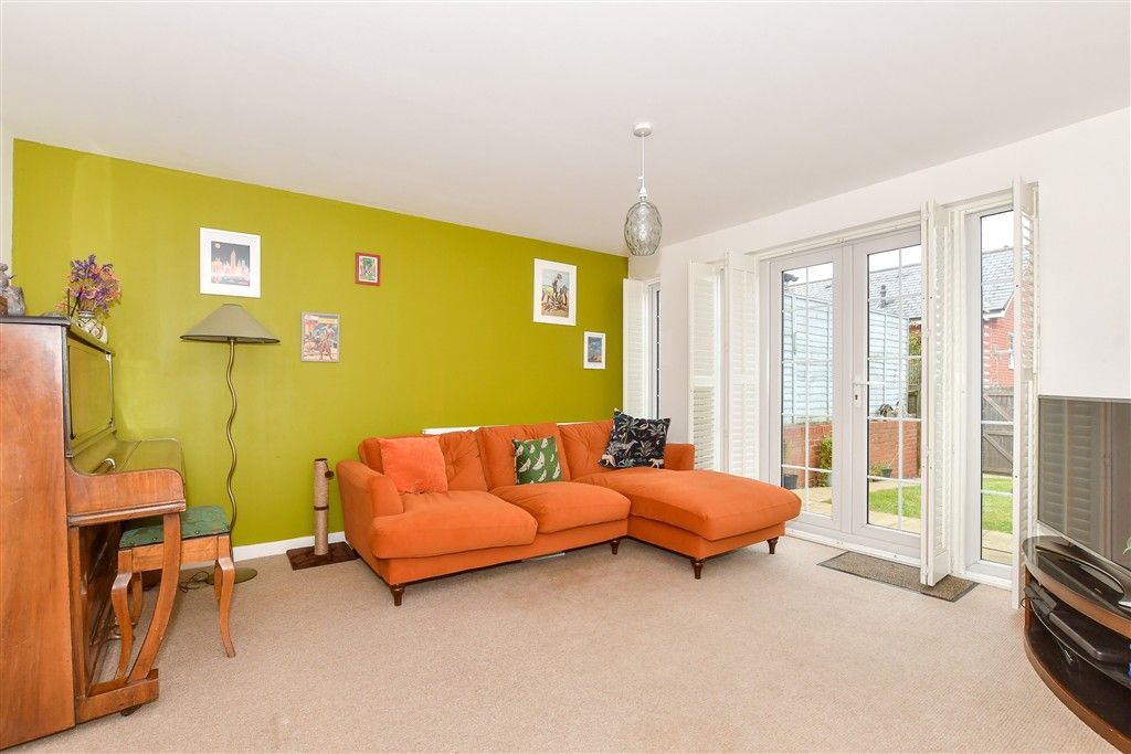 Property photo 1 of 8 Lounge