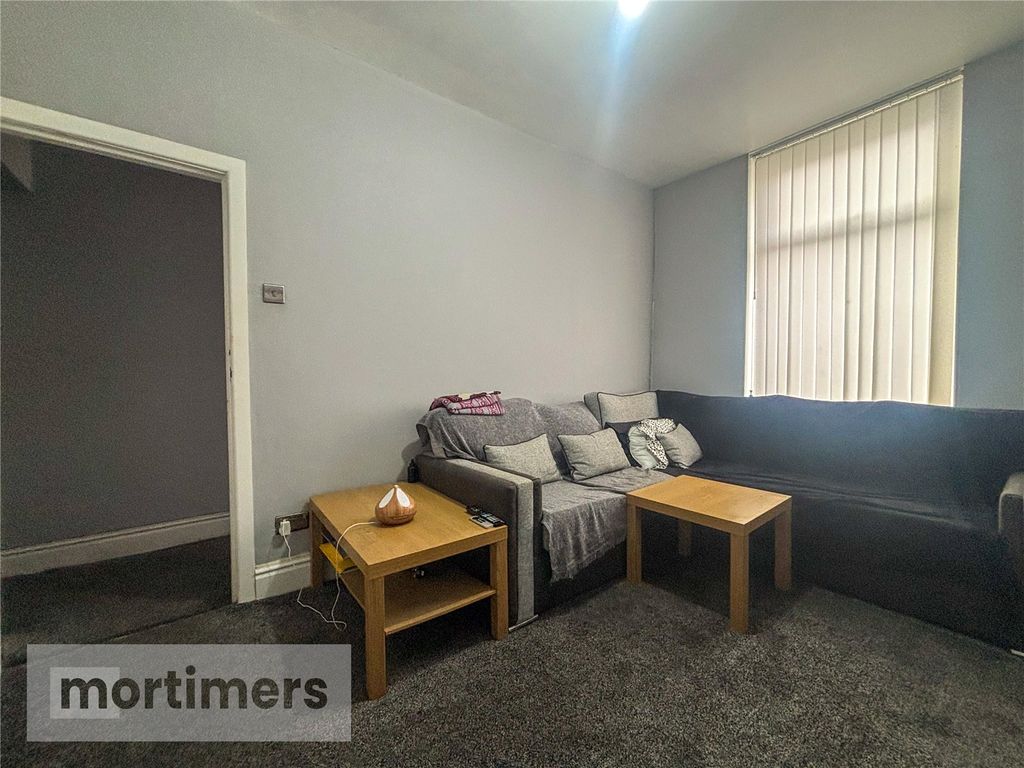 Property photo 3 of 10 Living Room