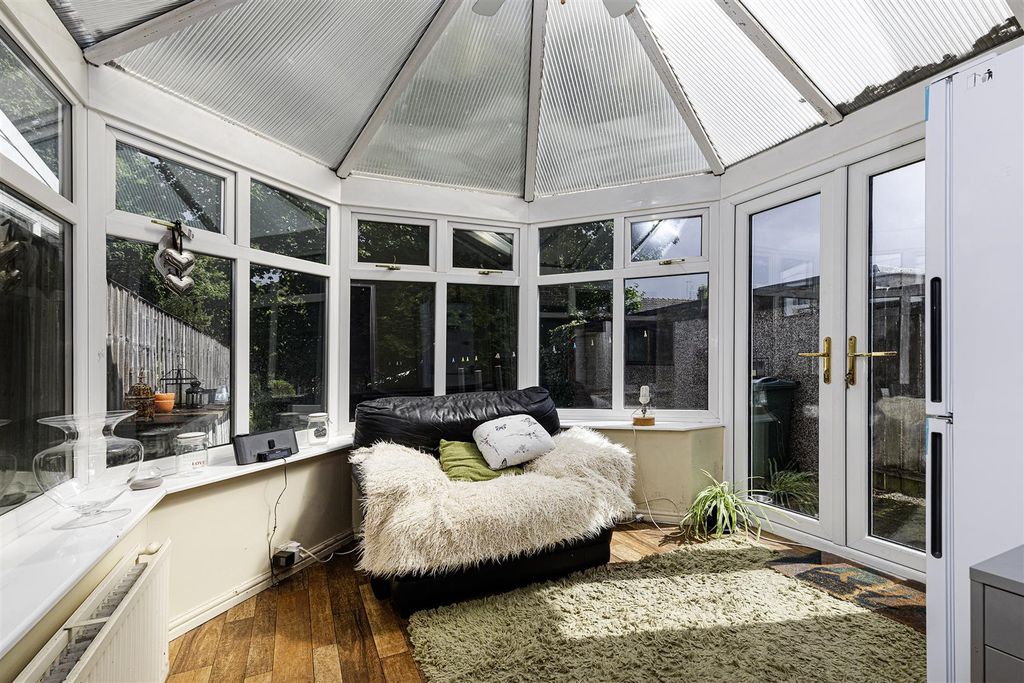 Property photo 3 of 26 Conservatory