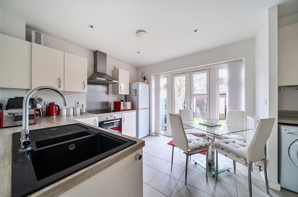 Property photo 2 of 12 1389023-21-693Afb...