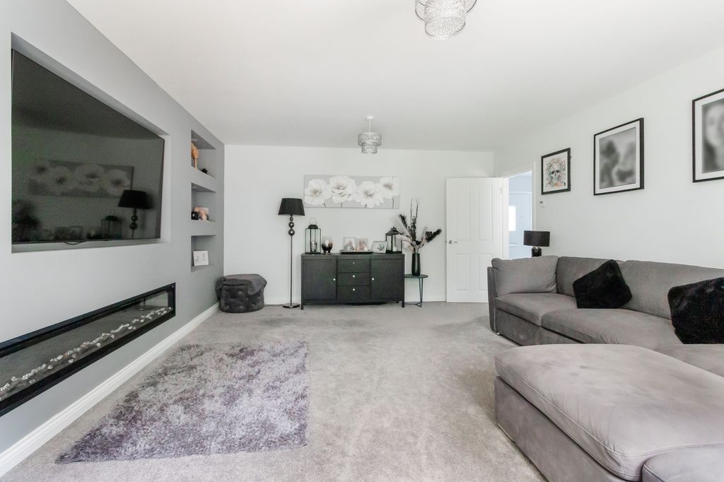 Property photo 3 of 38