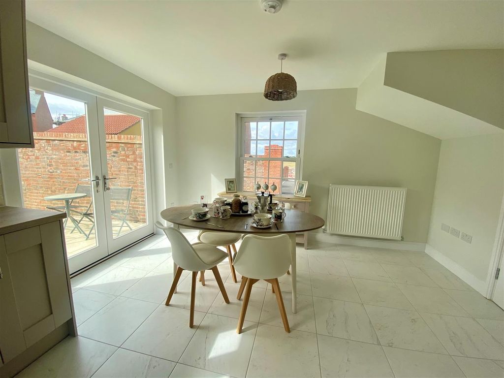 Property photo 3 of 10 Example Breakfast Area