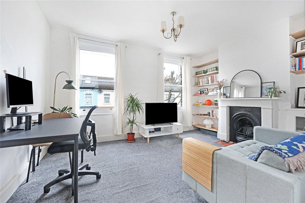 Property photo 2 of 9 Picture No. 33