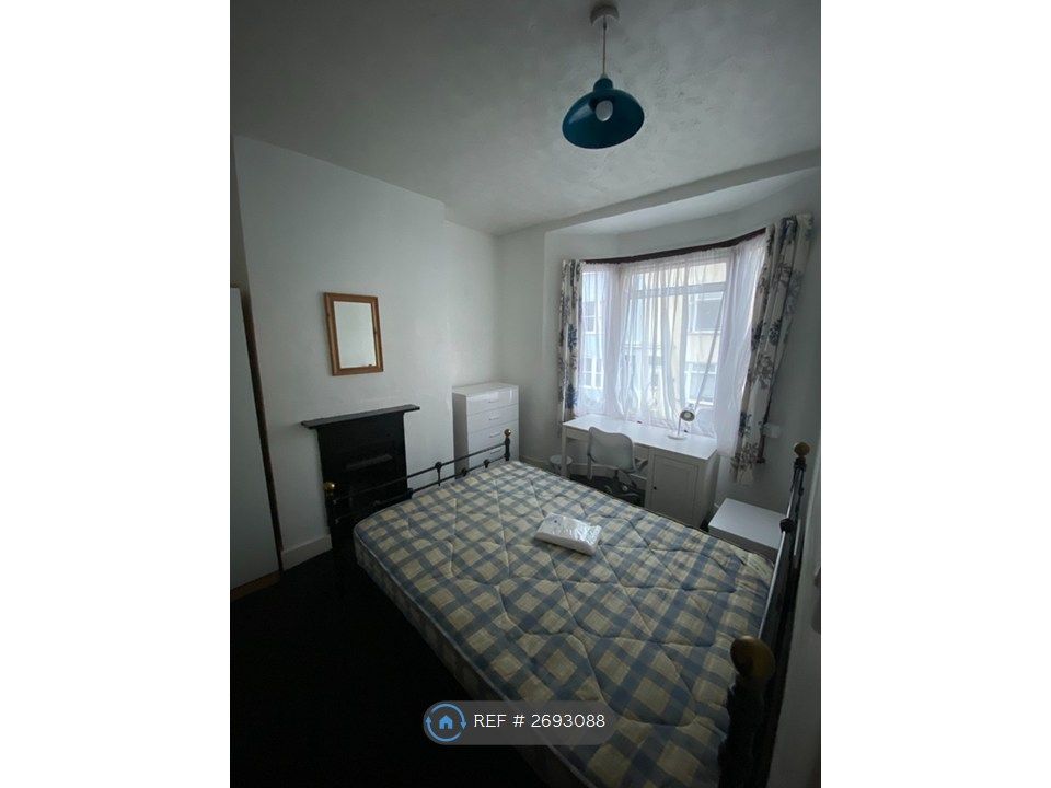 Property photo 2 of 13 Double Bedroom