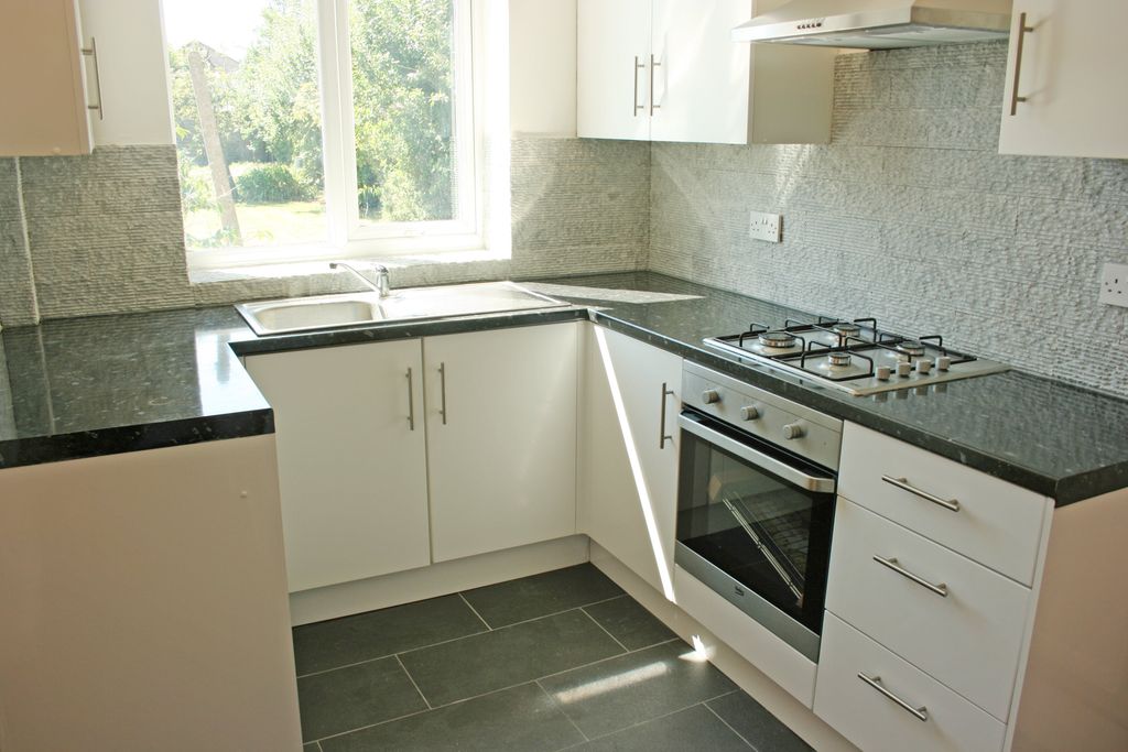 Property photo 2 of 10 Kitchen