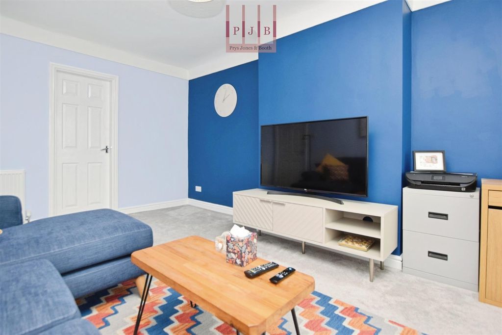 Property photo 3 of 20 Lounge.Jpg