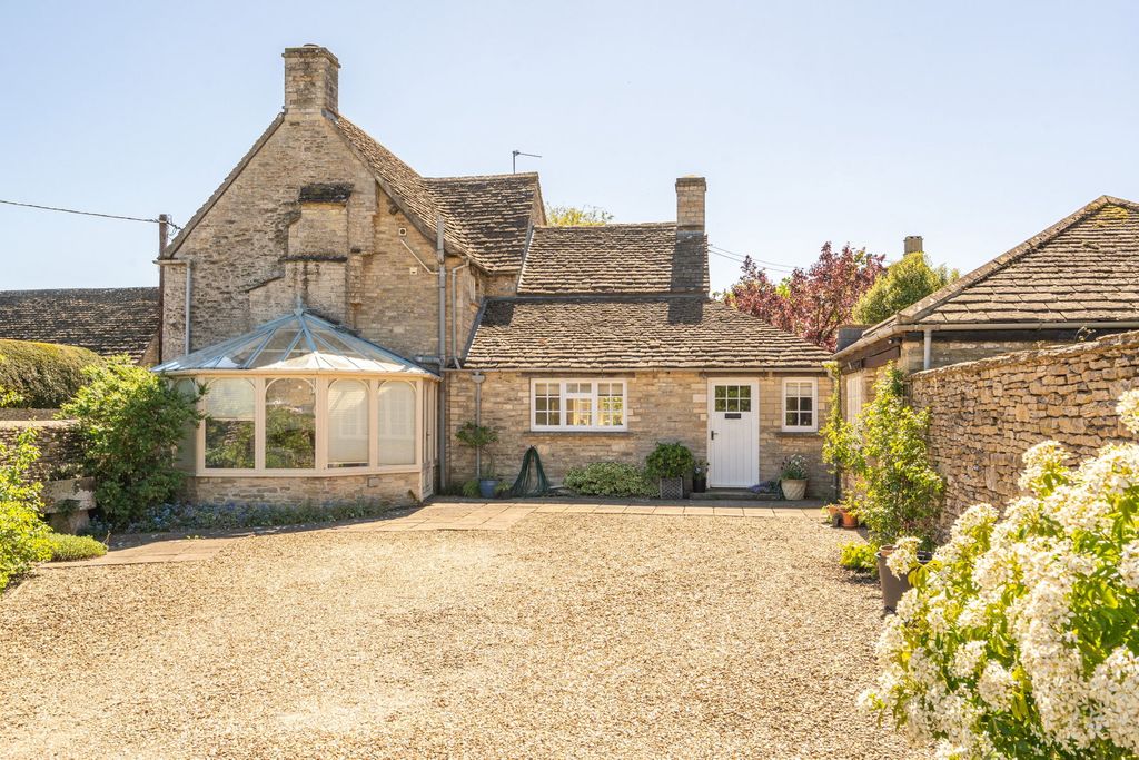 Property photo 2 of 18