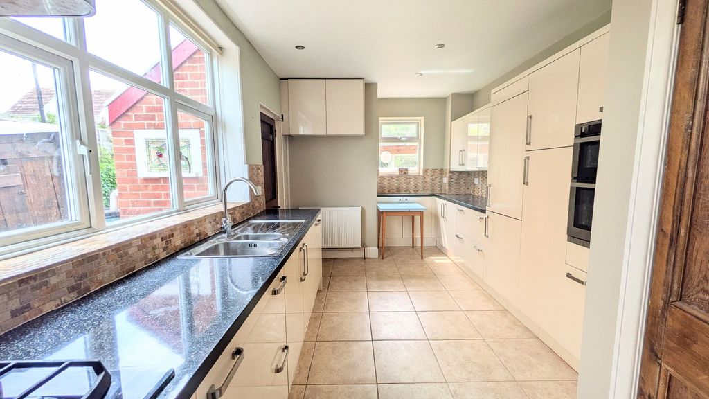 Property photo 2 of 30