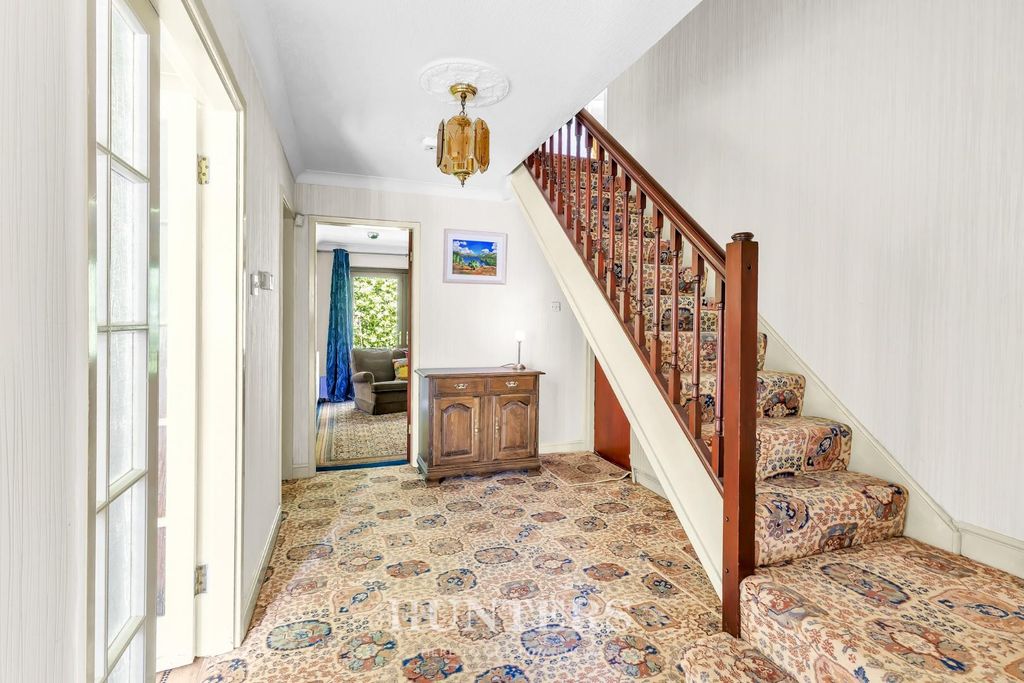Property photo 3 of 31 Johnson Grove (15).Jpg