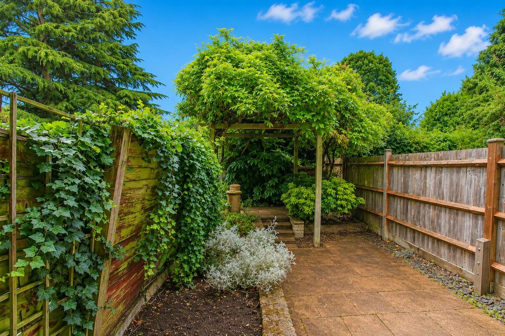 Property photo 3 of 11 Garden.Jpg