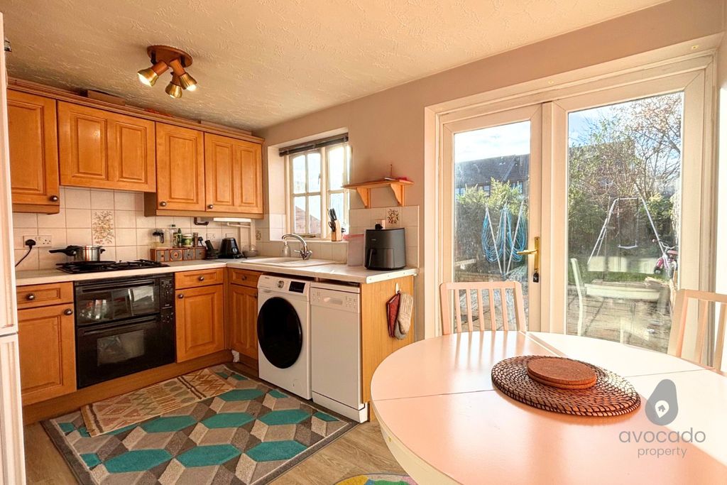 Property photo 3 of 16 4699067