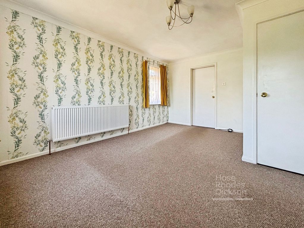 Property photo 3 of 10 Living Room
