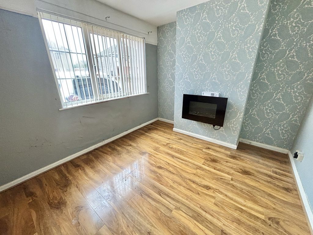 Property photo 2 of 18 Sitting Room