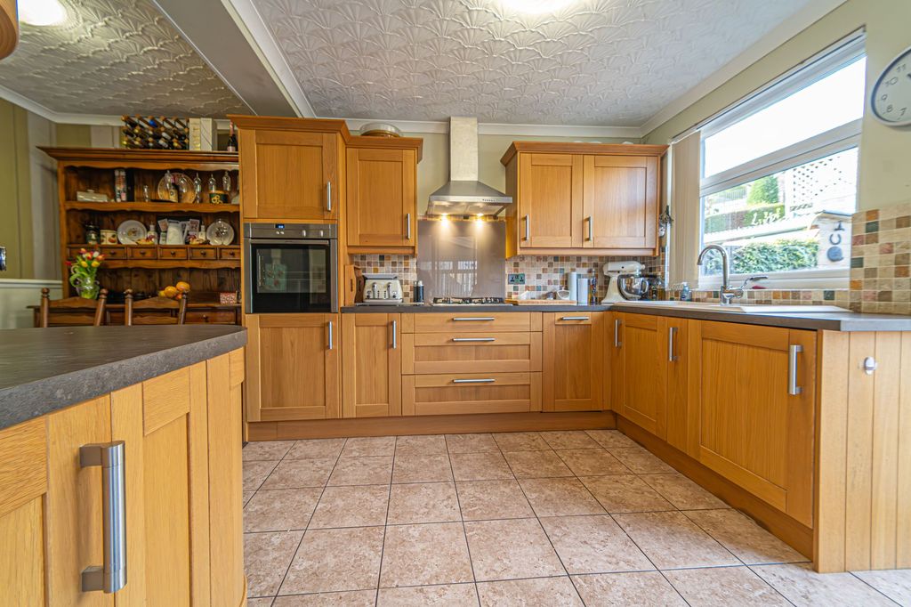 Property photo 3 of 39