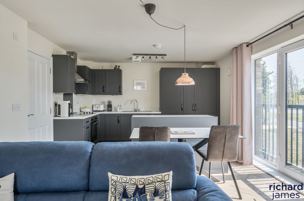 Property photo 2 of 11 E25cd48A0A694874A88c62425474651d
