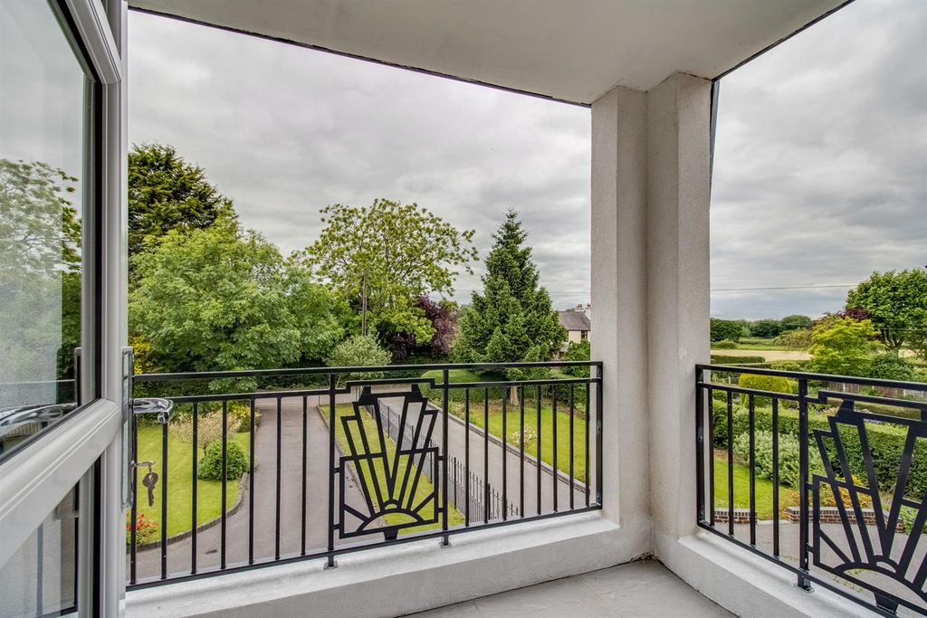 Property photo 1 of 25 Balcony