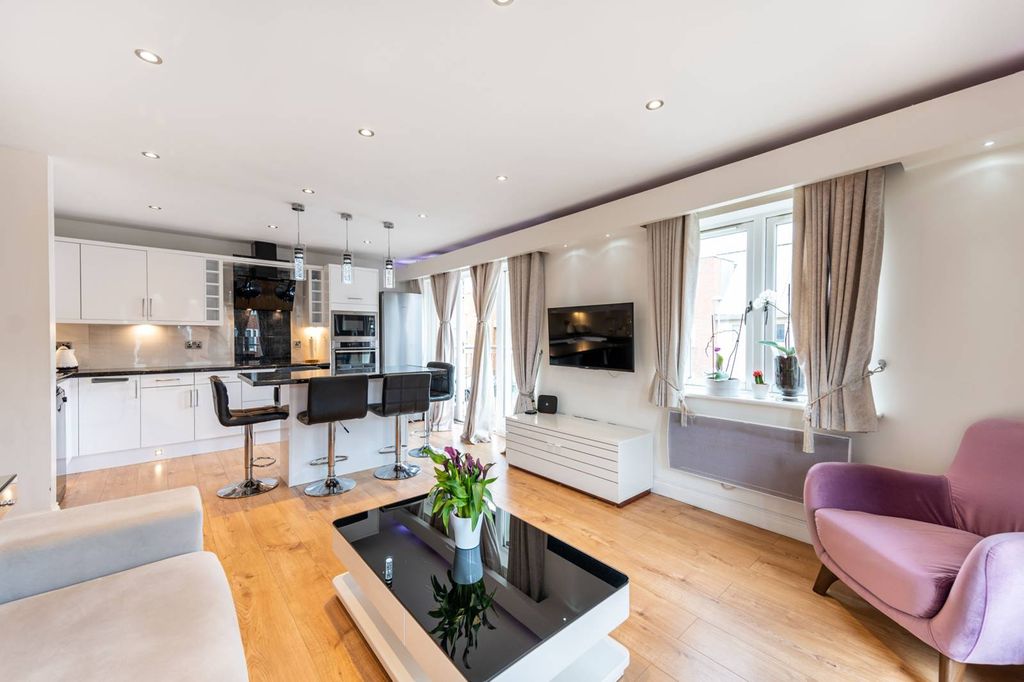 Property photo 1 of 11