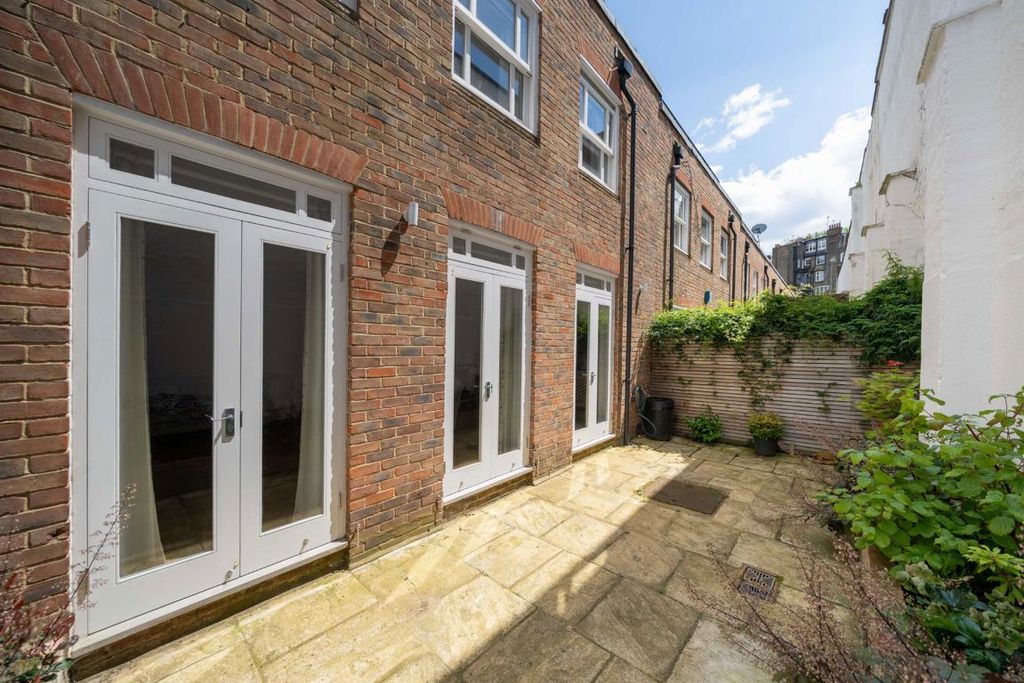 Property photo 3 of 8