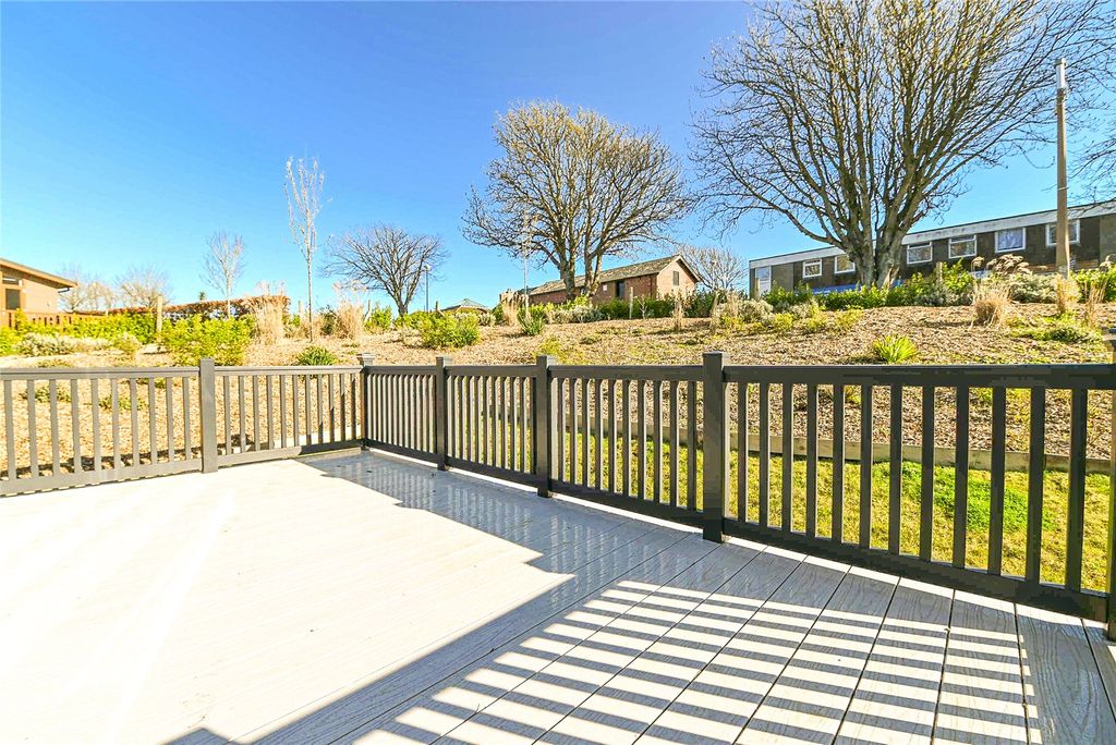 Property photo 2 of 15 Picture No. 18