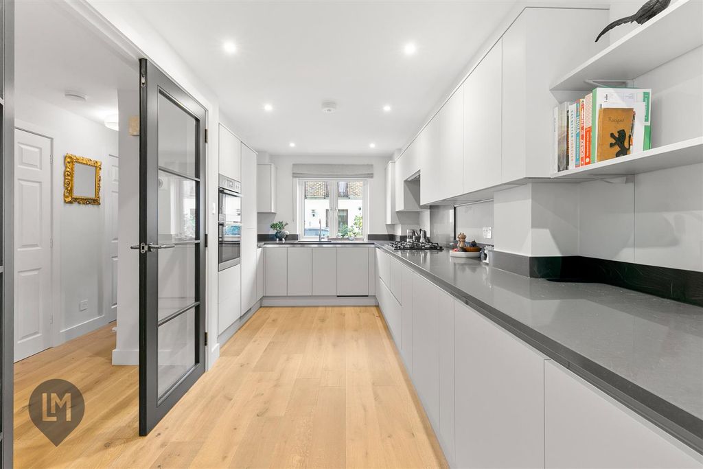 Property photo 2 of 8 Kitchen