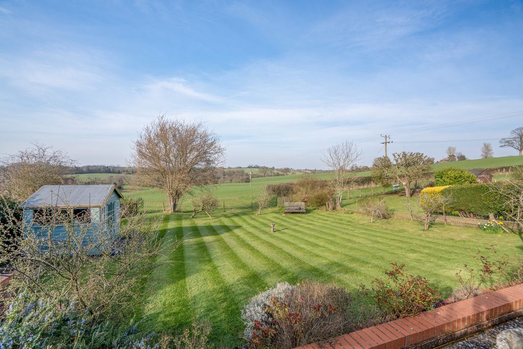 Property photo 2 of 26