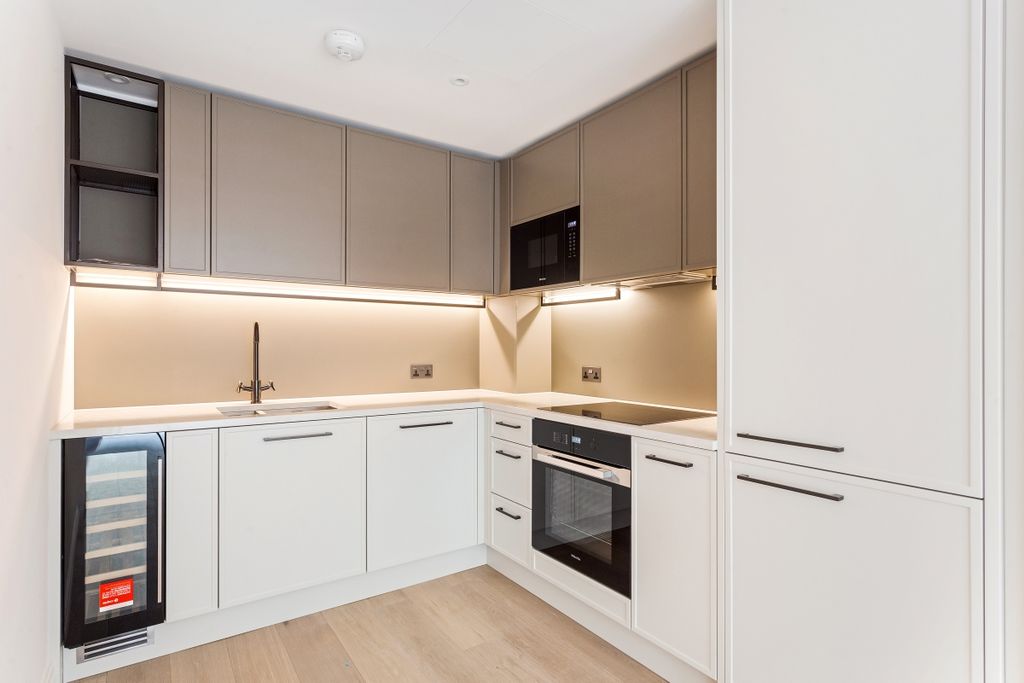Property photo 2 of 16 Flat 27, Westwood...