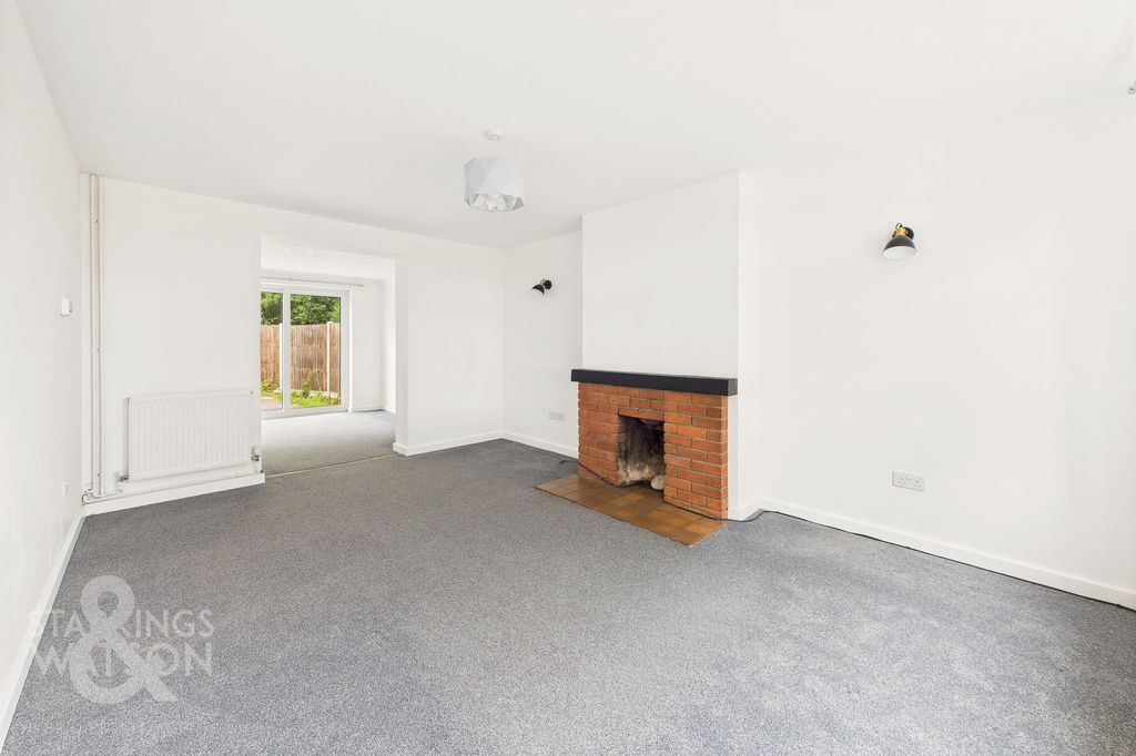 Property photo 2 of 23