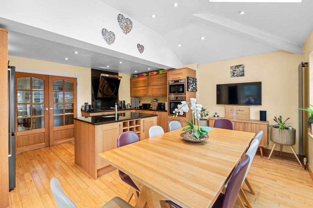 Property photo 2 of 30