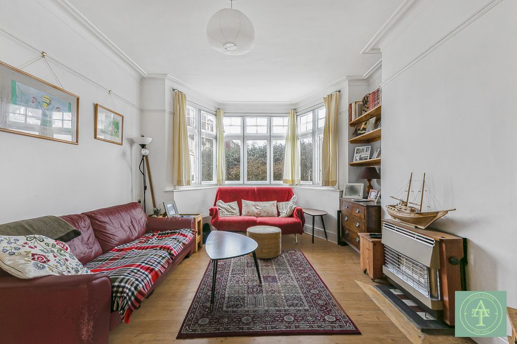 Property photo 3 of 36 Gallery