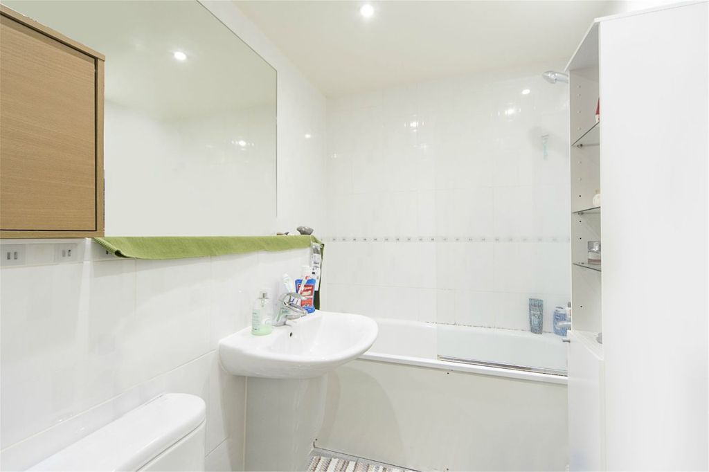 Property photo 2 of 8 Bathroom