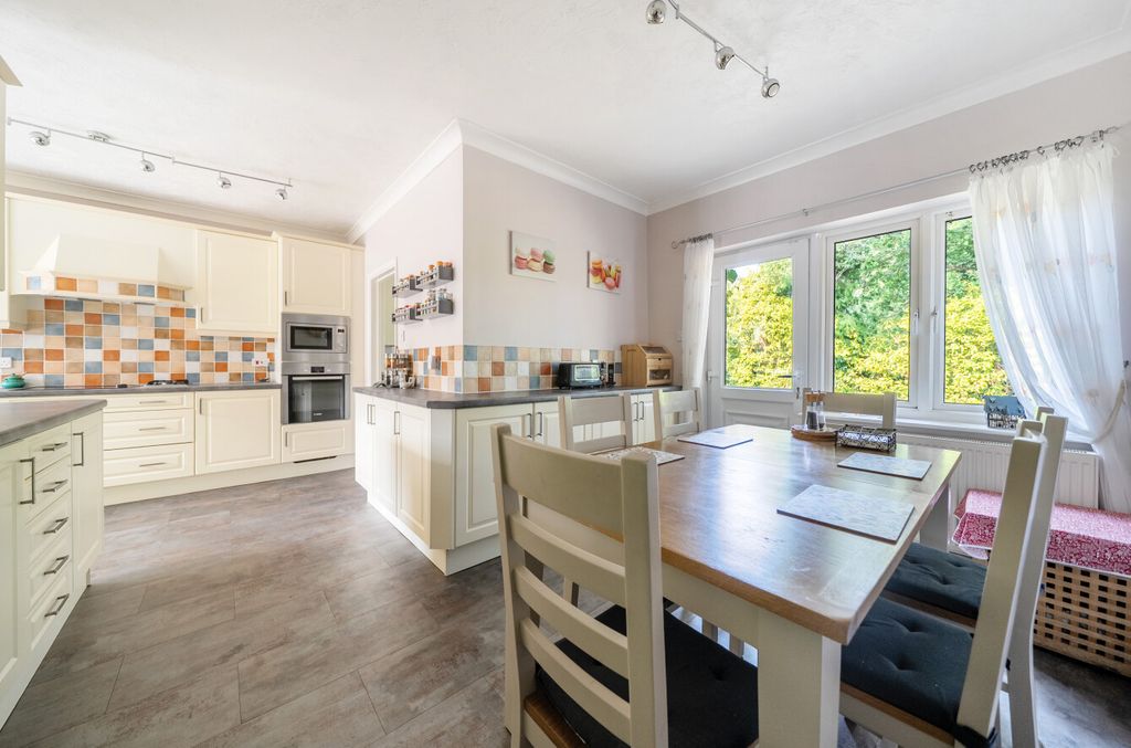 Property photo 2 of 31 1325016-7-687533E...