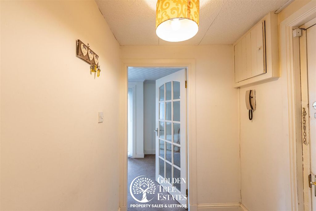 Property photo 3 of 18 Entrance