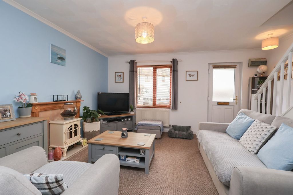 Property photo 3 of 14 Living Room