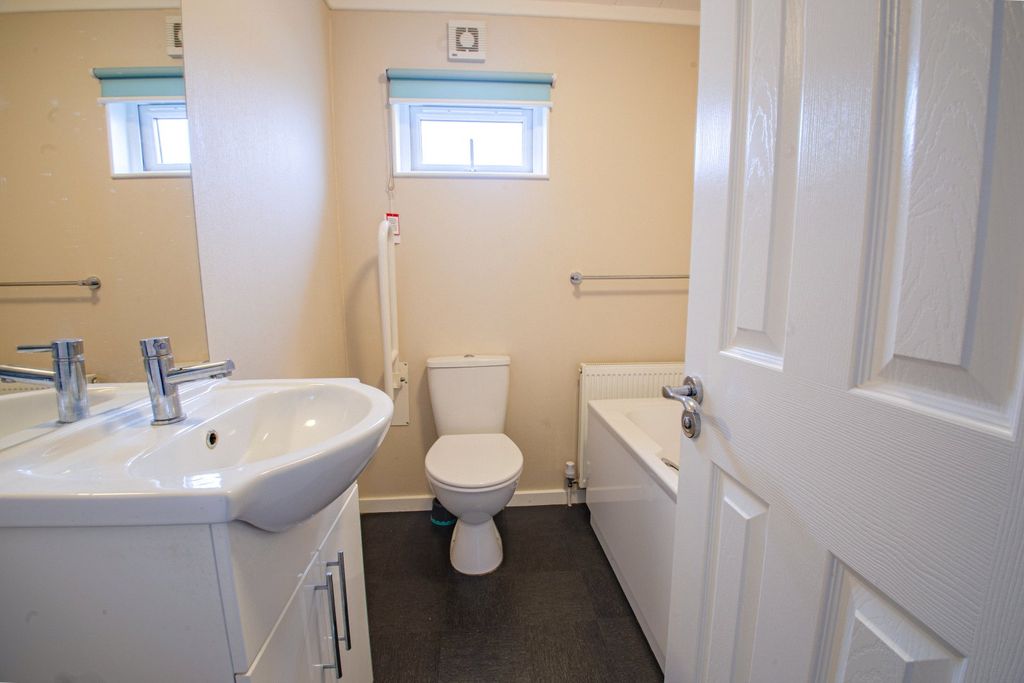 Property photo 3 of 23 Picture No. 02