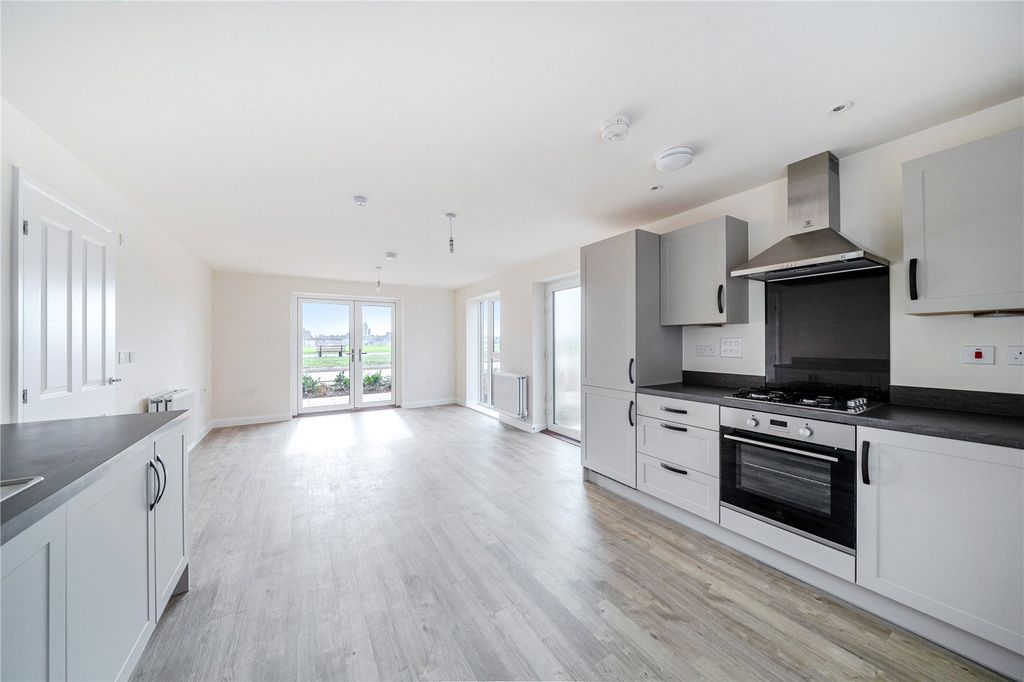 Property photo 2 of 8 Picture No. 11