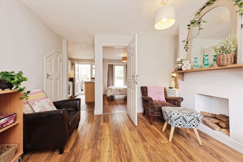 Property photo 2 of 17 Pbox-Img.Jpg