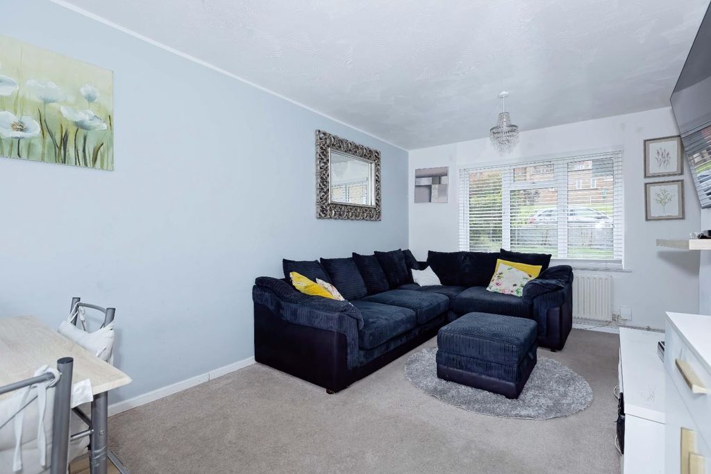 Property photo 3 of 17 Stonery Road_8.Jpg