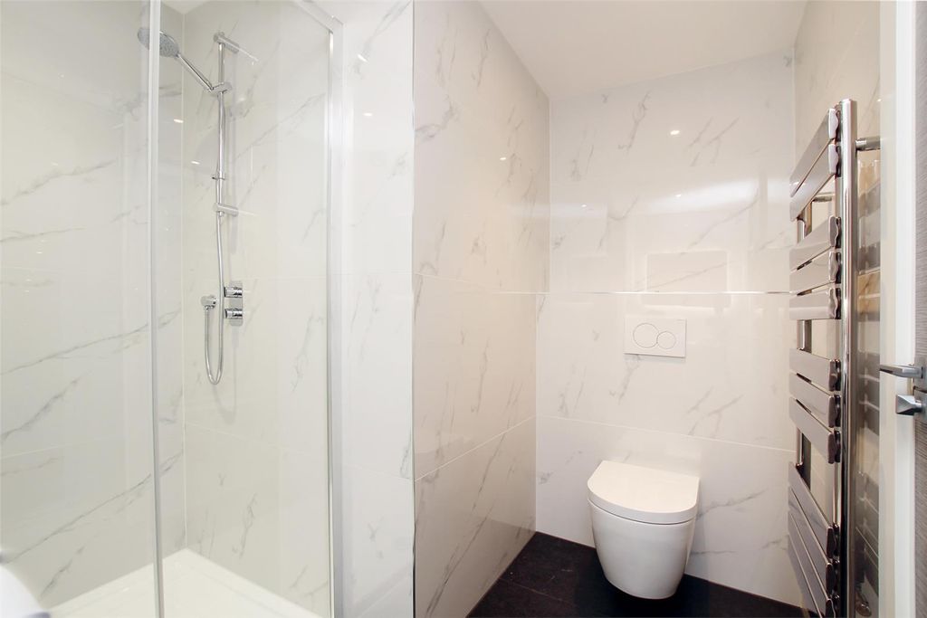 Property photo 3 of 11 Bathroom