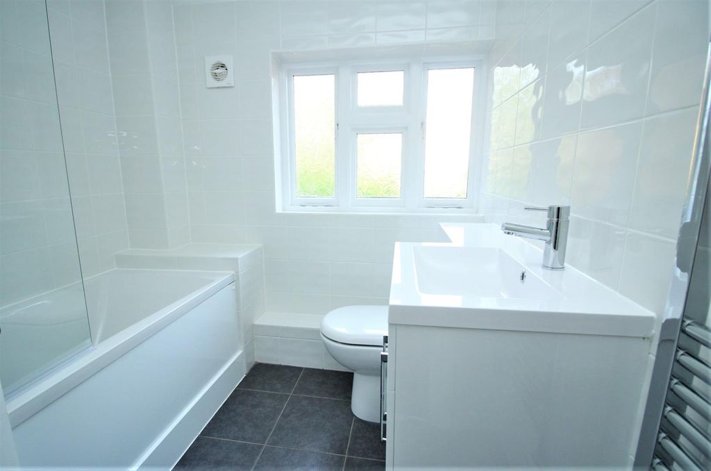 Property photo 3 of 7 Bathroom.Jpg